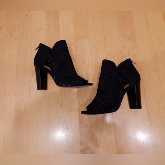 Vince Camuto Cranita Booties - Picture 2 of 9